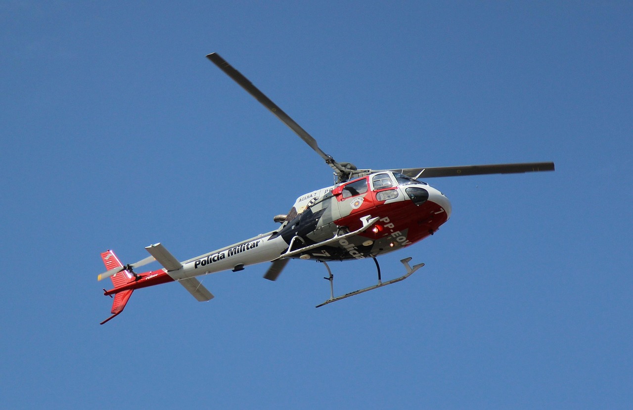 2025法院来真的了！老赖女儿刚下飞机竟直接被警察拷走