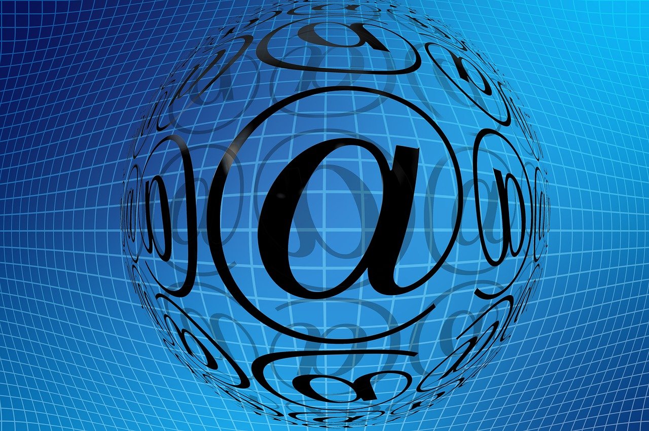 2025防骗指南：微众银行告诉你如何让中老年人免受理财诈骗