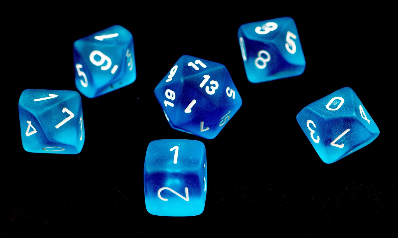 2025光大小Q卡蓝色星空年费多少？金卡免年费零压力