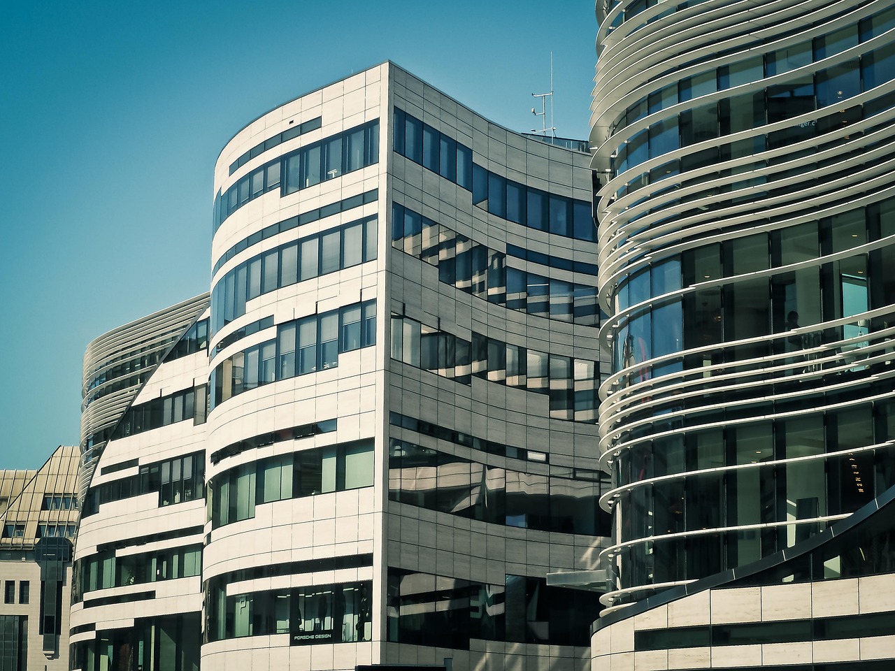 17能网贷的平台9月好申请的有很多能选的余地！本文详细分说这五个黑户借款平台！