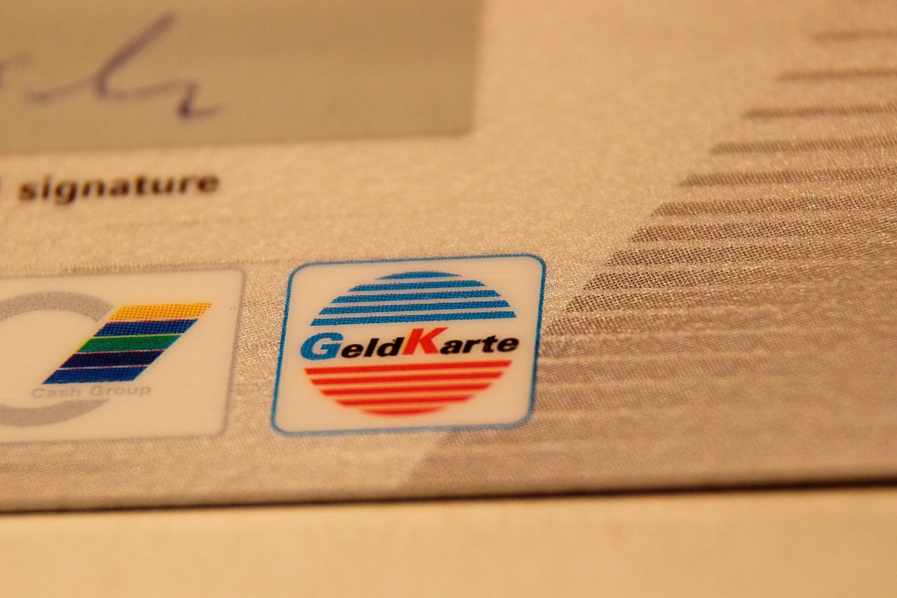 2025江苏银行卡易贷买房子行不行？这样危险的事千万不能做！